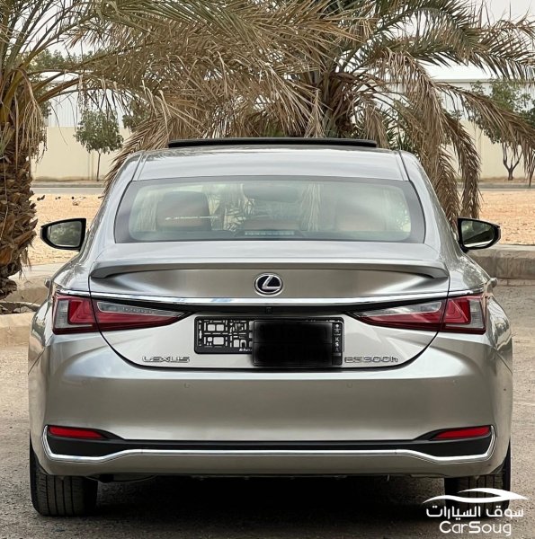 لكزس es300h 2022