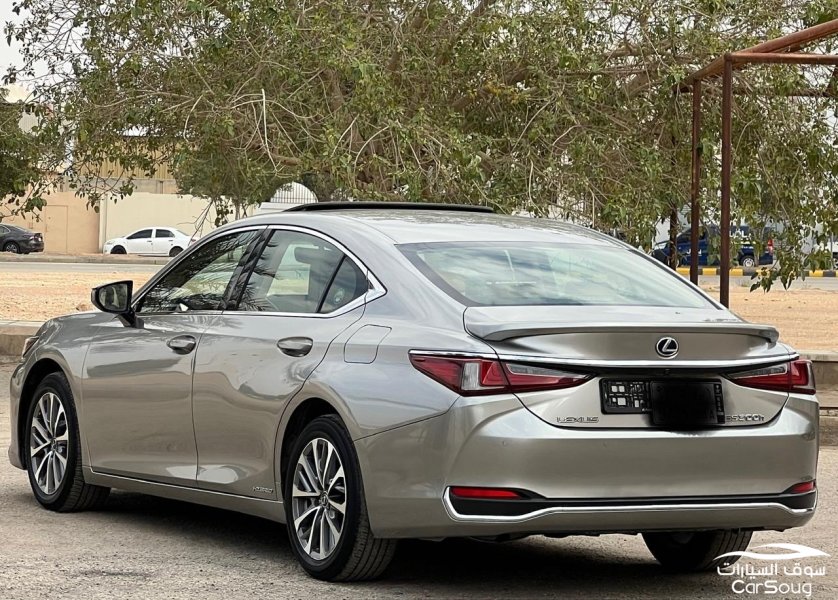 لكزس es300h 2022