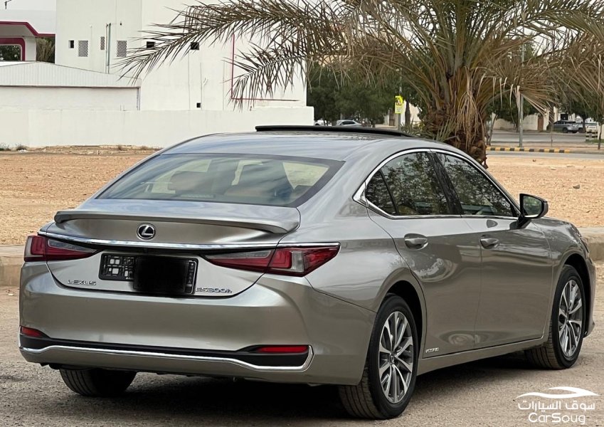لكزس es300h 2022
