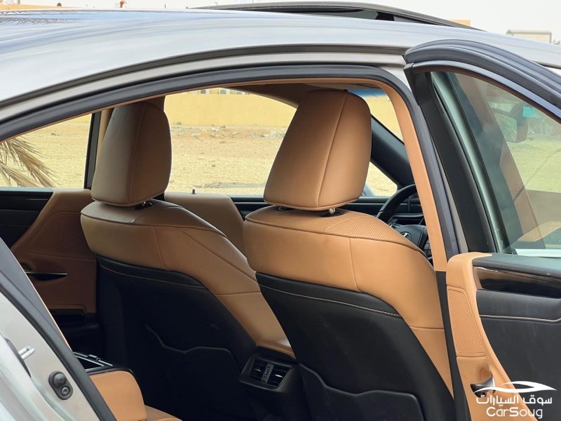 لكزس es300h 2022