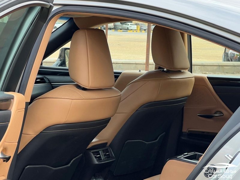 لكزس es300h 2022