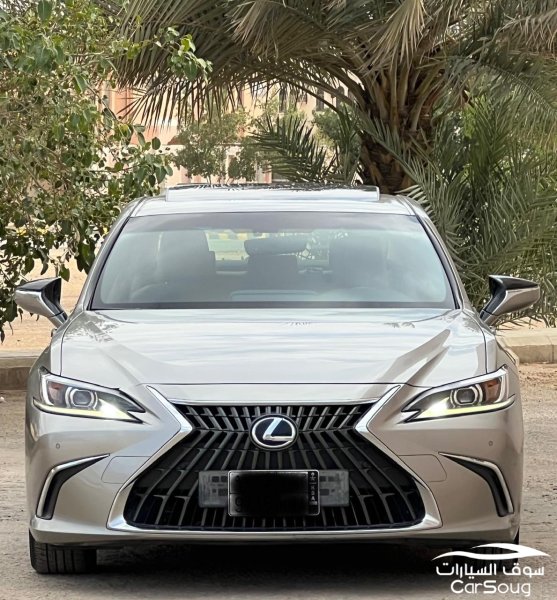 لكزس es300h 2022