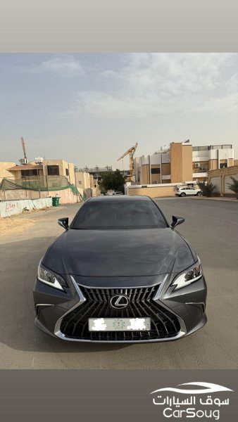 لكزس es300h 2023