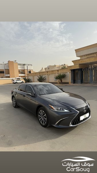 لكزس es300h 2023
