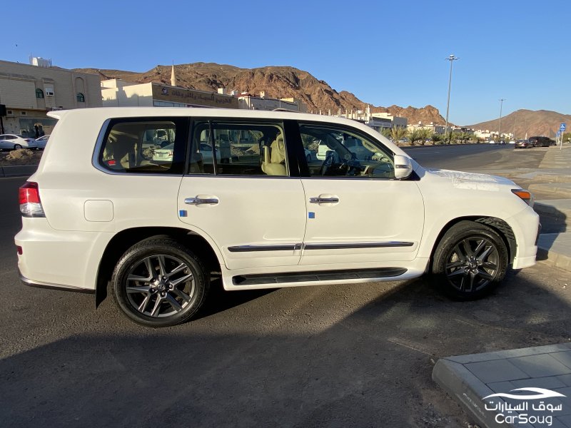 لكزس LX 570 فل اوبشن S موديل 2015
