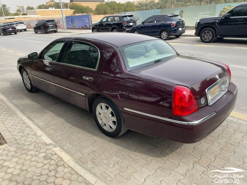 لنكولن تاون كار موديل 2008