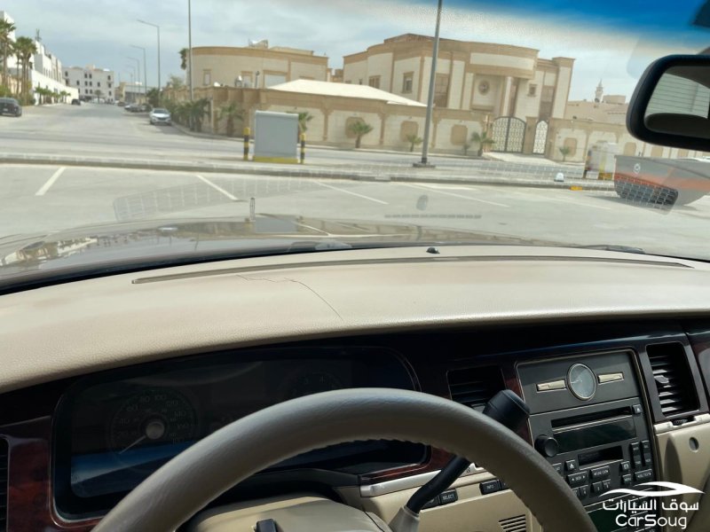 لنكولن تاون كار موديل 2008 لارج