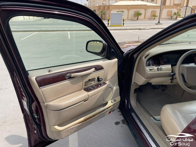 لنكولن تاون كار موديل 2008 لارج