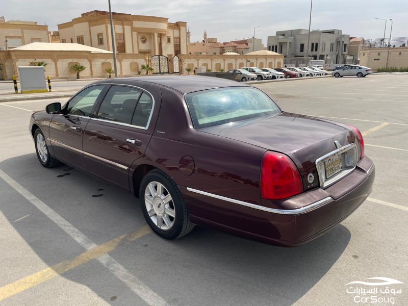 لنكولن تاون كار موديل 2008 لارج