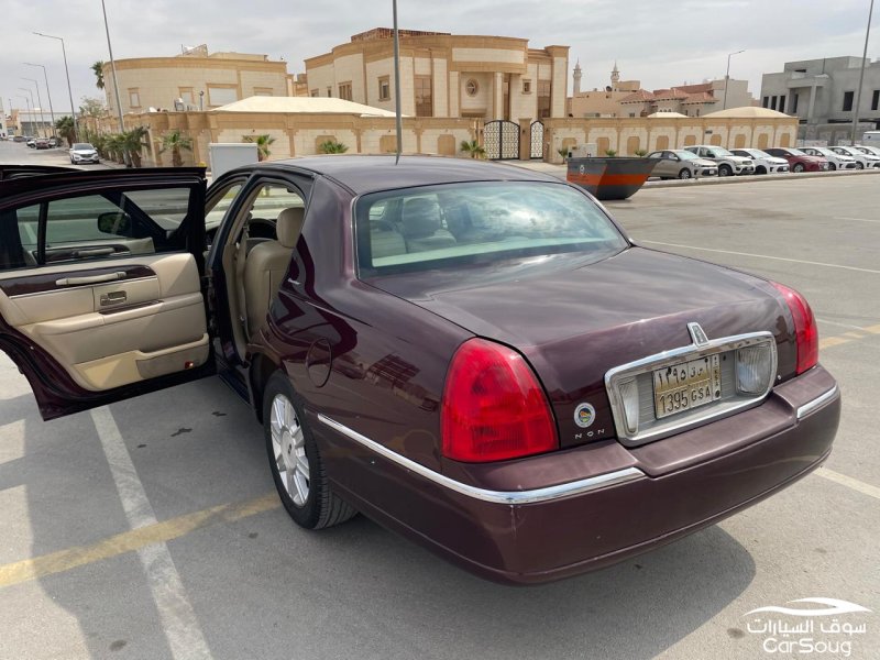 لنكولن تاون كار موديل 2008 لارج