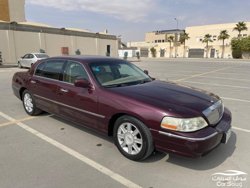 لنكولن تاون كار موديل 2008 لارج