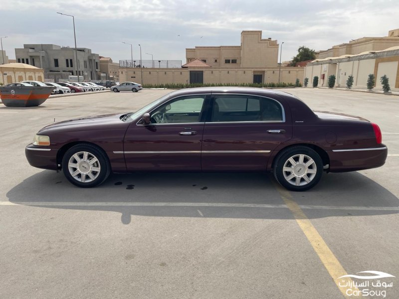 لنكولن تاون كار موديل 2008 لارج