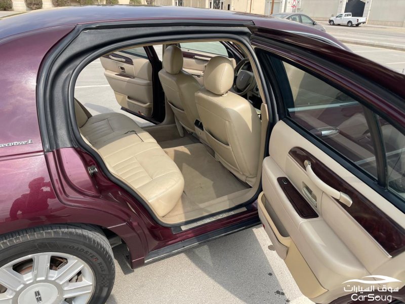 لنكولن تاون كار موديل 2008 لارج