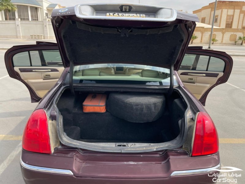 لنكولن تاون كار موديل 2008 لارج