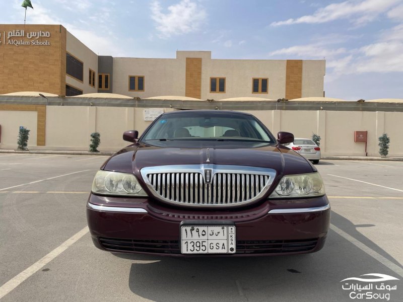 لنكولن تاون كار موديل 2008 لارج