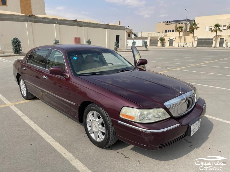 لنكولن تاون كار موديل 2008 لارج