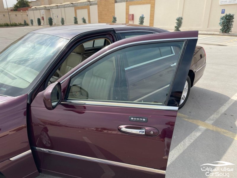 لنكولن تاون كار موديل 2008 لارج