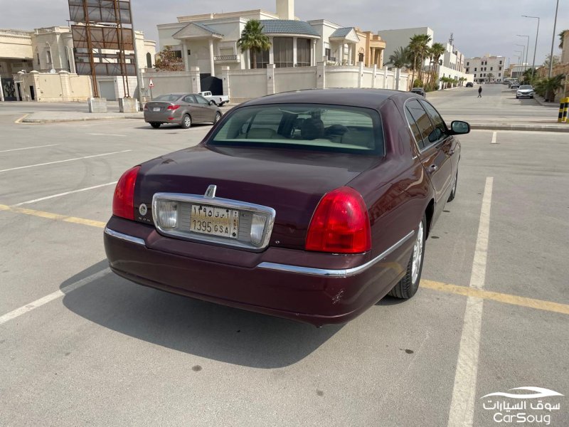 لنكولن تاون كار موديل 2008 لارج