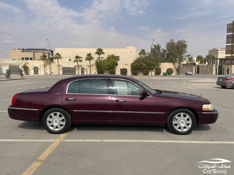 لنكولن تاون كار موديل 2008 لارج