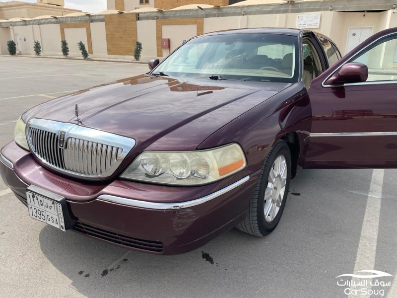 لنكولن تاون كار موديل 2008 لارج