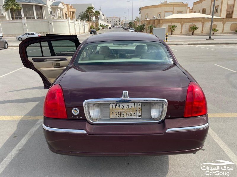 لنكولن تاون كار موديل 2008 لارج