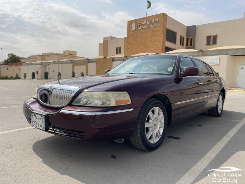 لنكولن تاون كار موديل 2008 لارج