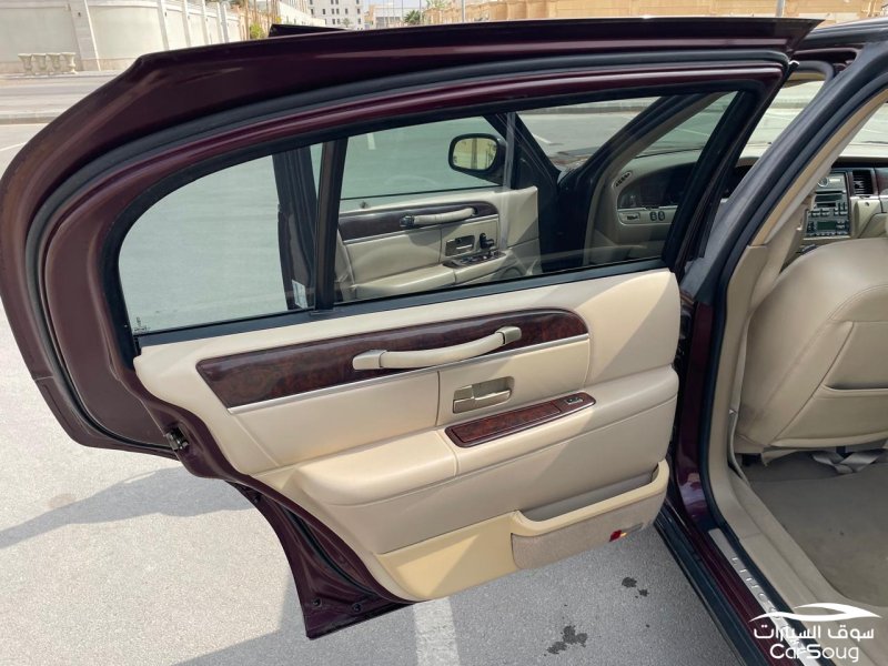 لنكولن تاون كار موديل 2008 لارج