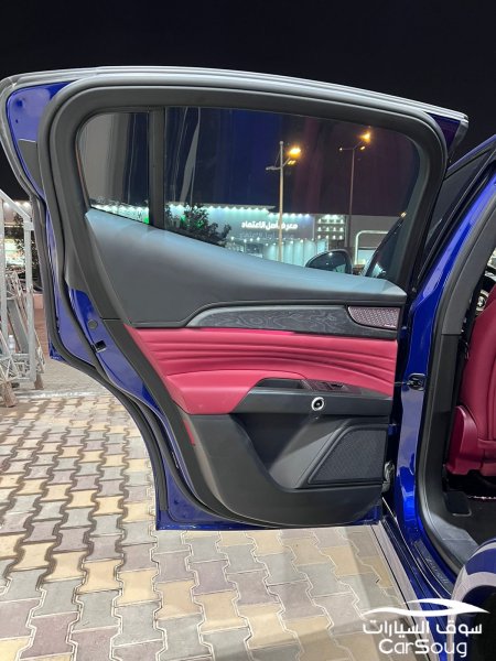 مازيراتي جريكاليه مودينا موديل 2023 فئة نايت بكج