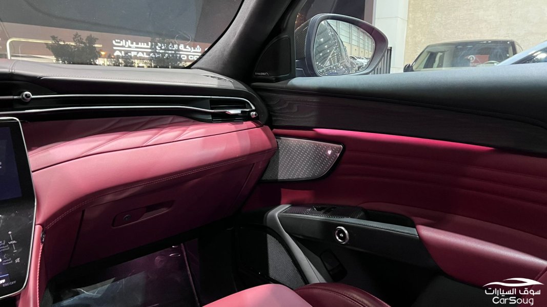 مازيراتي جريكاليه مودينا موديل 2023 فئة نايت بكج