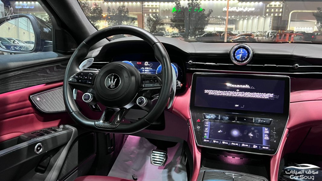 مازيراتي جريكاليه مودينا موديل 2023 فئة نايت بكج