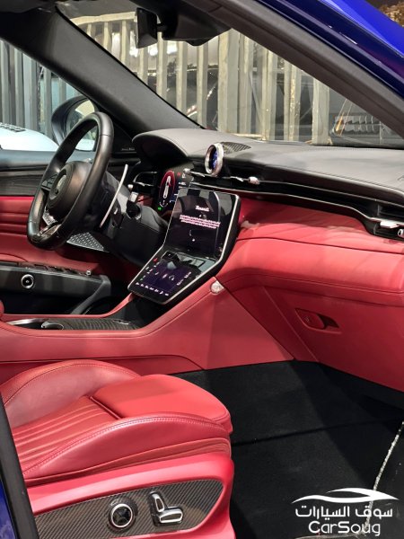 مازيراتي جريكاليه مودينا موديل 2023 فئة نايت بكج