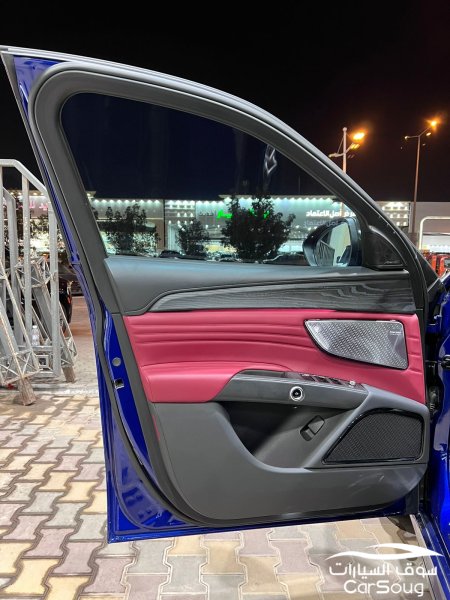 مازيراتي جريكاليه مودينا موديل 2023 فئة نايت بكج