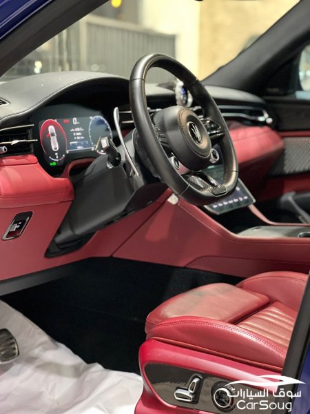 مازيراتي جريكاليه مودينا موديل 2023 فئة نايت بكج