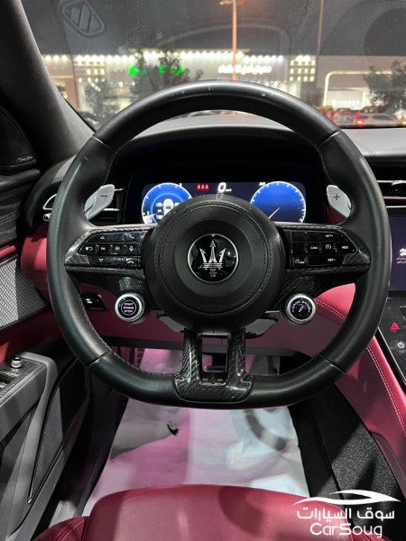 مازيراتي جريكاليه مودينا موديل 2023 فئة نايت بكج