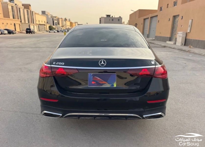 مرسيديس E200 (2025)