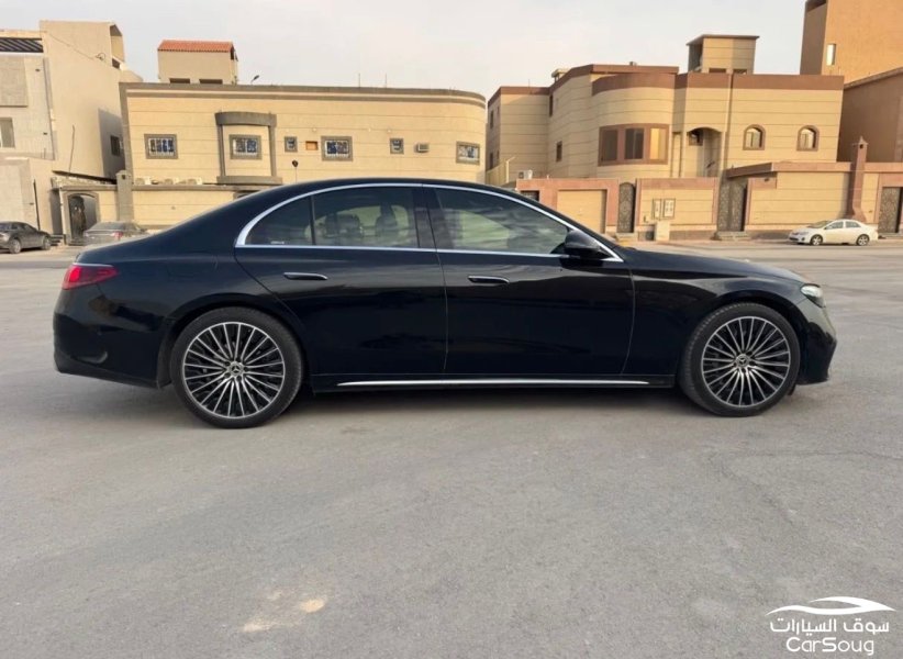 مرسيديس E200 (2025)