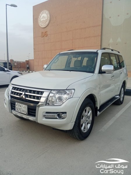 ميتسوبيشي باجيرو فتحة سقف موديل 2017