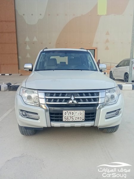 ميتسوبيشي باجيرو فتحة سقف موديل 2017