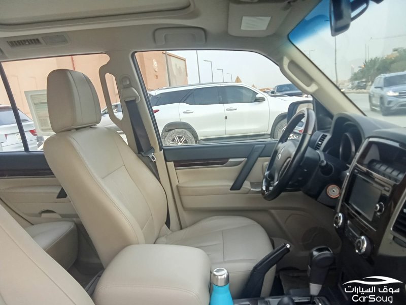 ميتسوبيشي باجيرو فتحة سقف موديل 2017