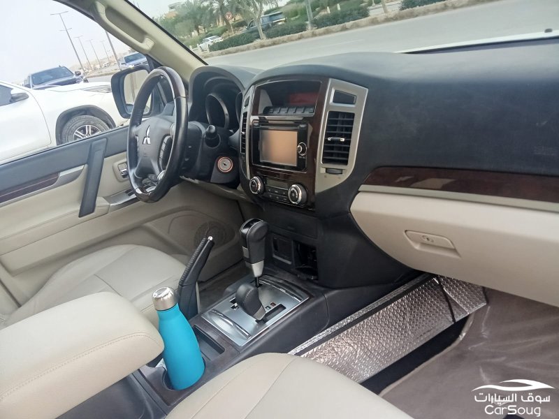 ميتسوبيشي باجيرو فتحة سقف موديل 2017