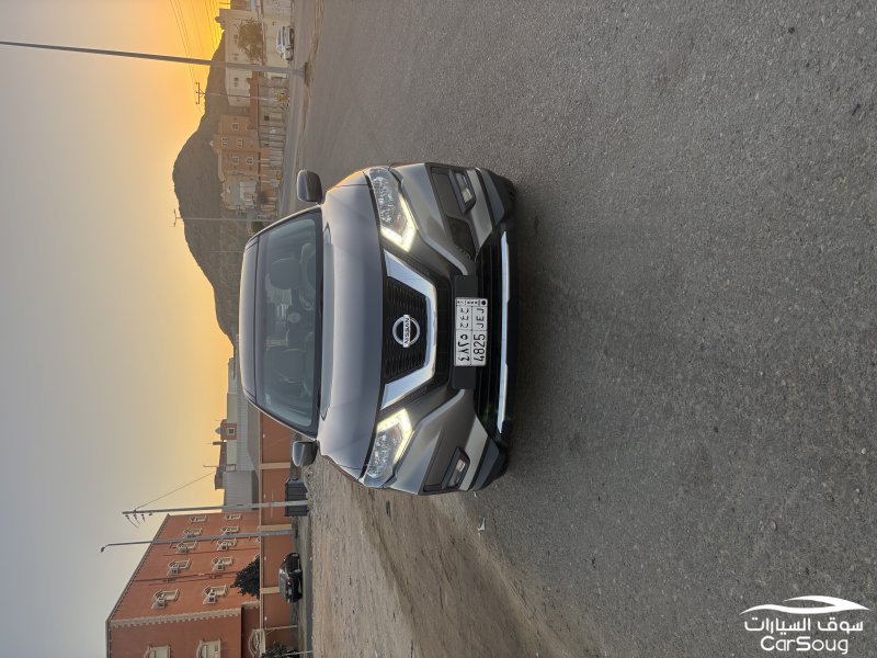 نيسان إكس تريل2021  دبل 7 ركاب نظيف