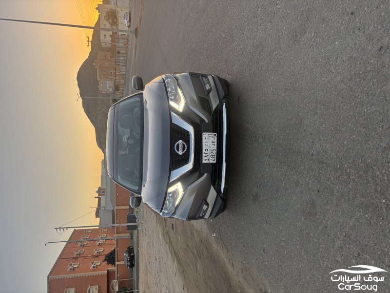 نيسان إكس تريل2021  دبل 7 ركاب نظيف