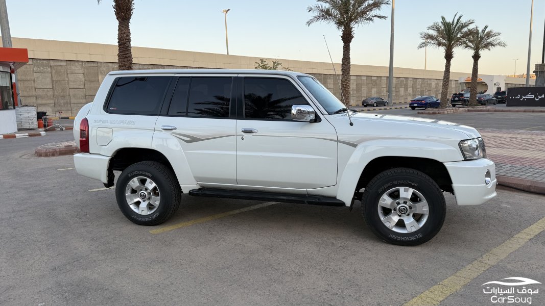 نيسان باترول سوبر سفاري داخلية بيج