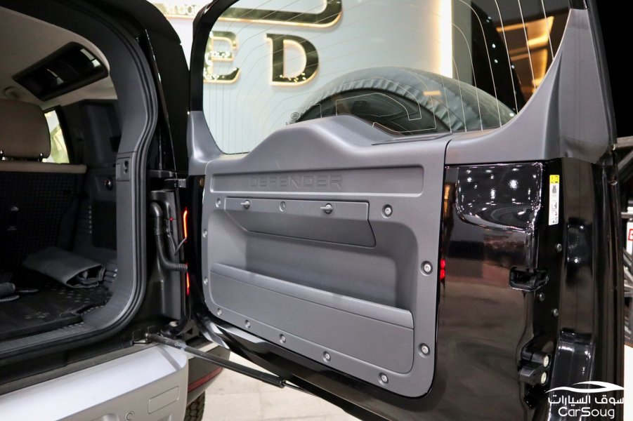 رنج روفر اوتوبيوجرافي بلاك اديشن موديل 2022