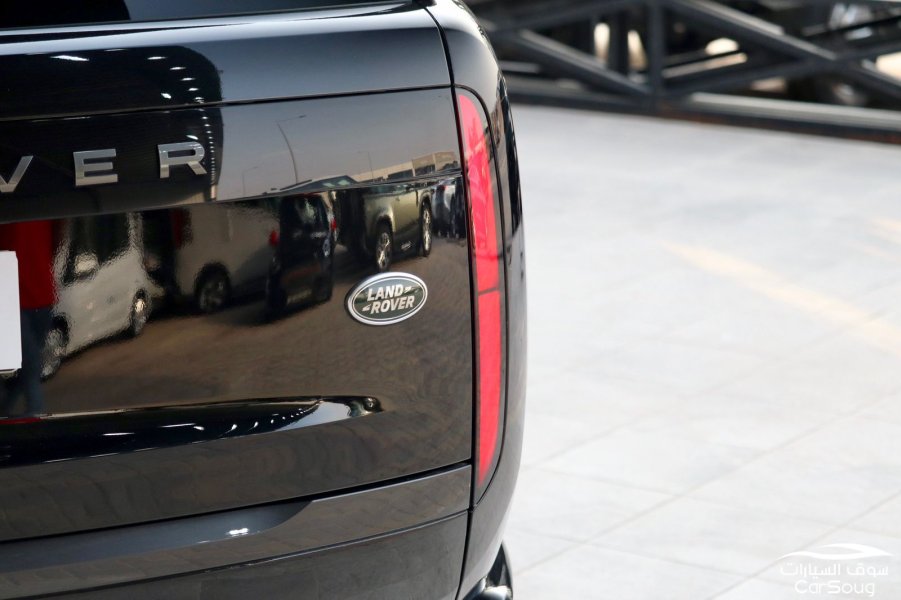 رنج روفر اوتوبيوجرافي بلاك اديشن موديل 2022