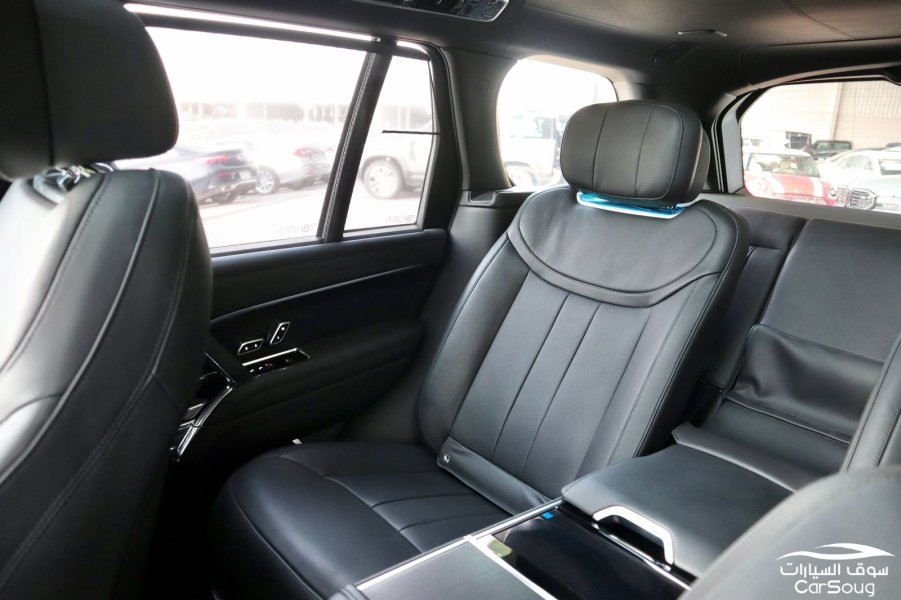 رنج روفر اوتوبيوجرافي بلاك اديشن موديل 2022