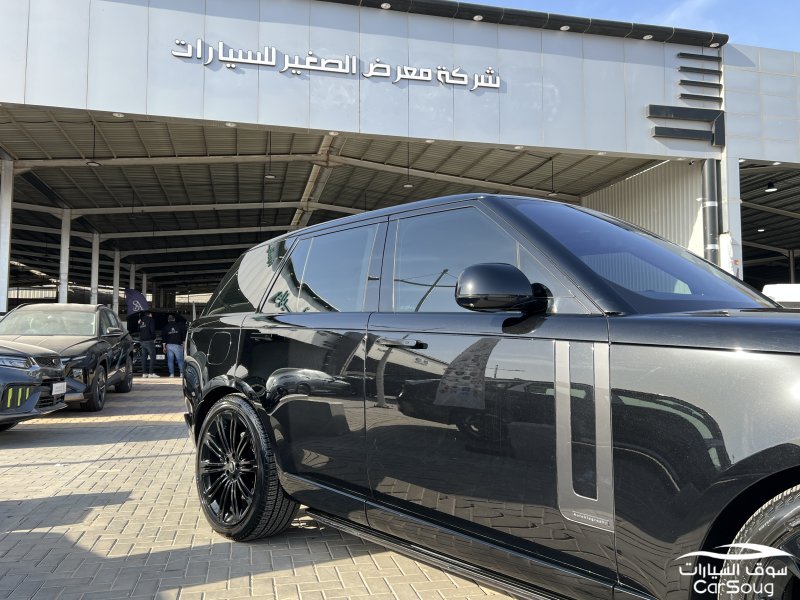 رنج روفر اوتوبيوجرافي بلاك اديشن موديل 2022