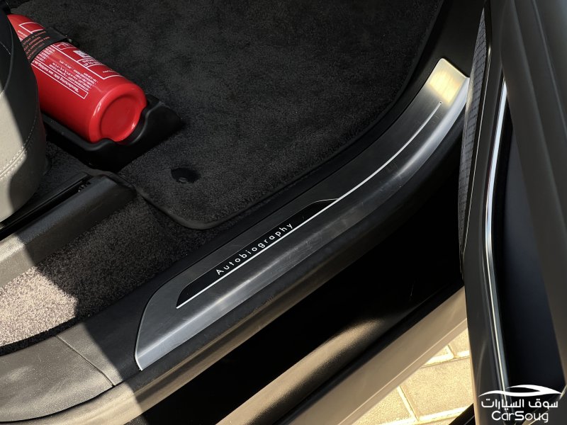 رنج روفر اوتوبيوجرافي بلاك اديشن موديل 2022