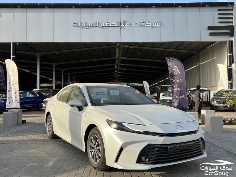 تويوتا كامري E هايبرد موديل 2025