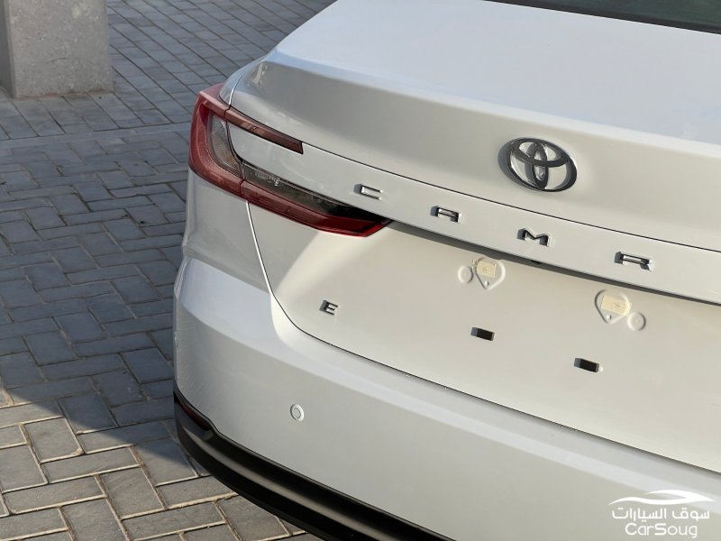 تويوتا كامري E هايبرد موديل 2025